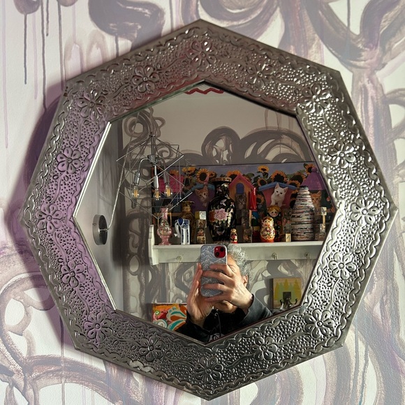 Vintage Mexican Tin Mirror Handcrafted - Hammered Hexagon - Picture 12 of 12